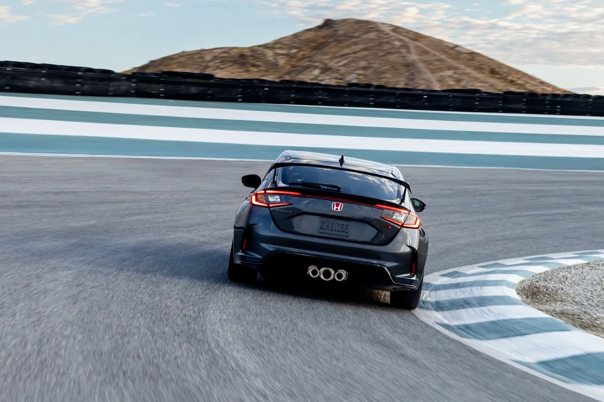 The 2027 Honda Civic Type R gets a bigger grille and, finally, heated seats