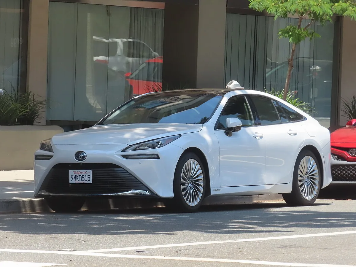 How does the Toyota Mirai work? It makes its own electricity from hydrogen