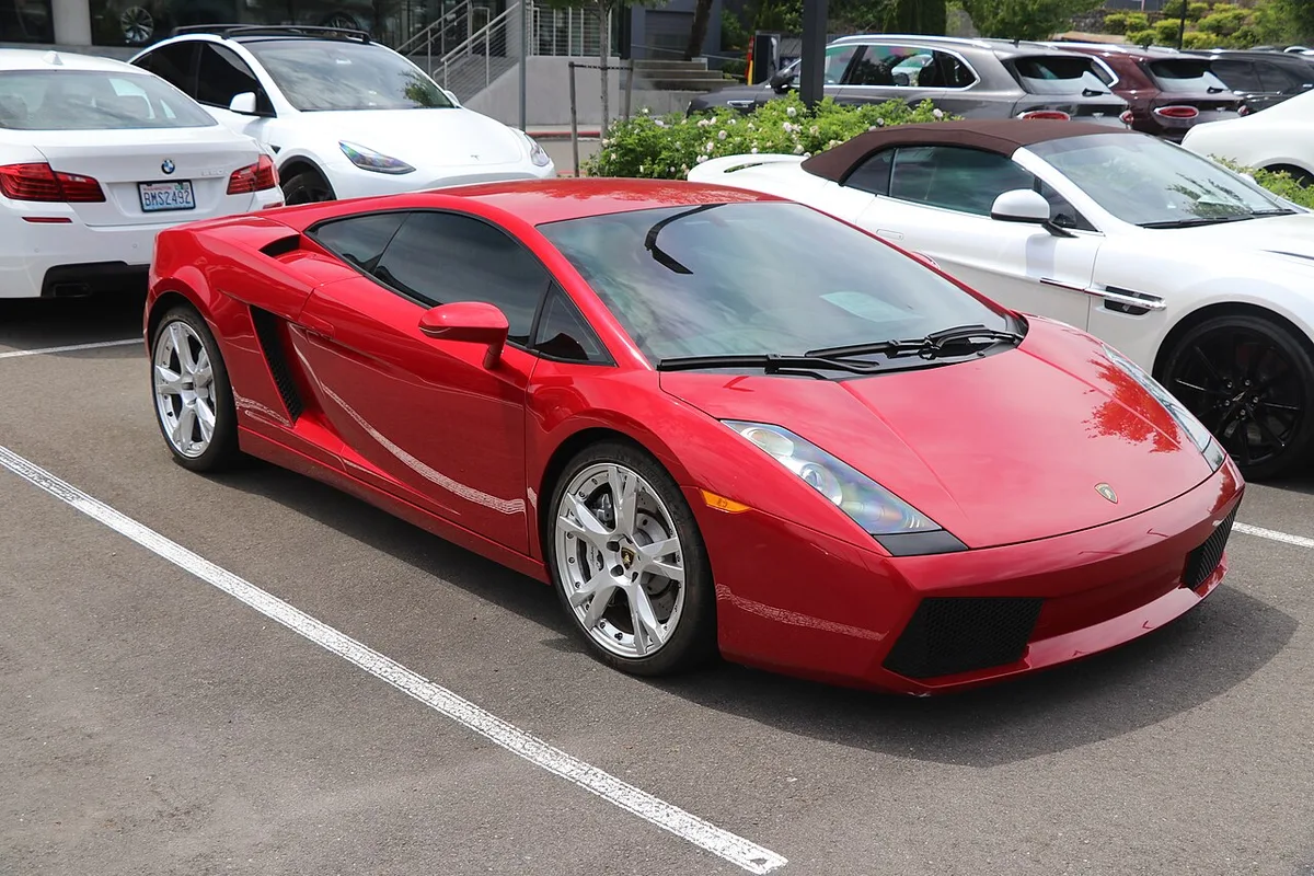 Is the Lamborghini Gallardo a V10 or V12?