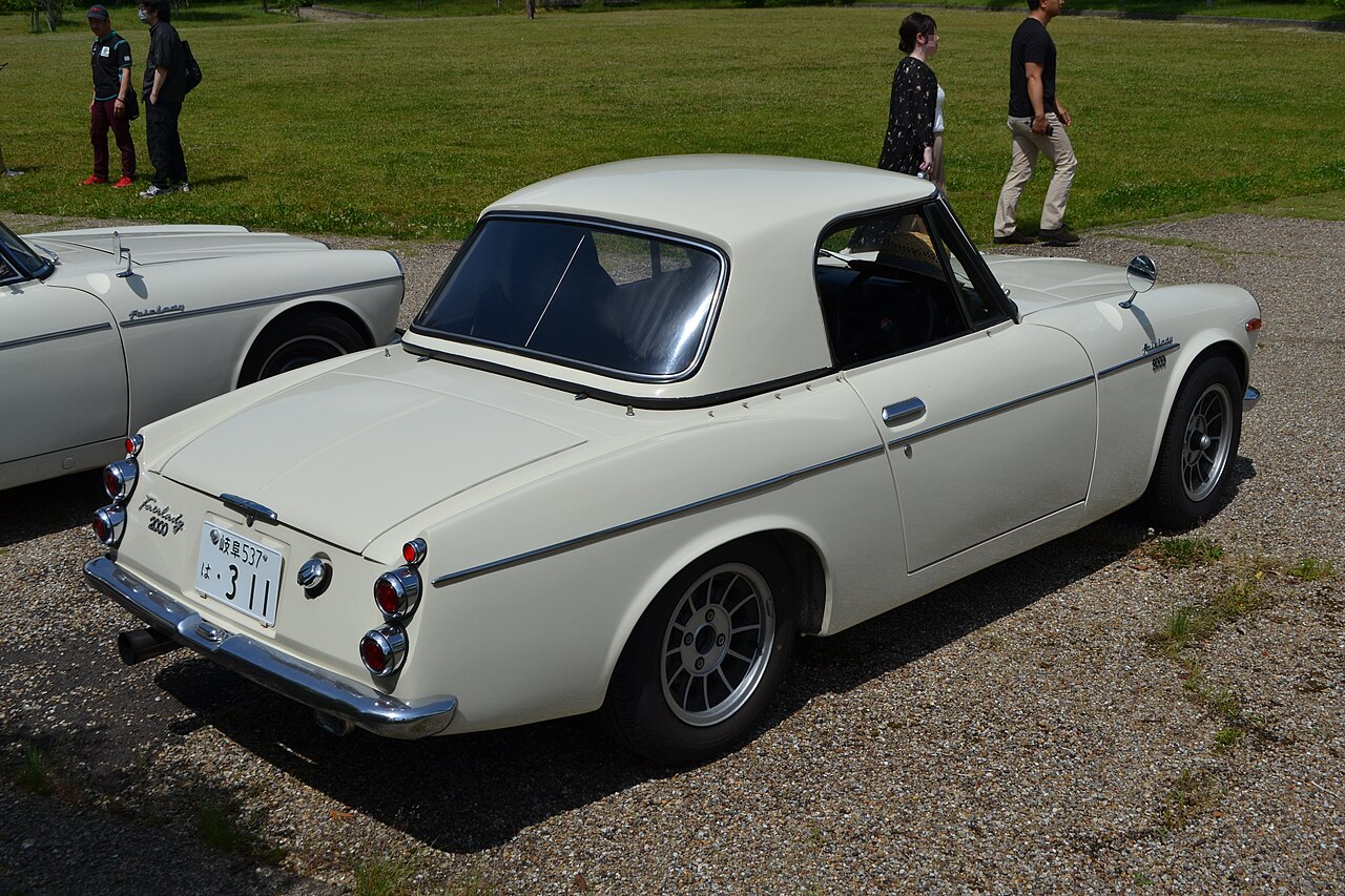 Datsun Fairlady: Datsun Fairlady: The Classic Roadster and Z Origin