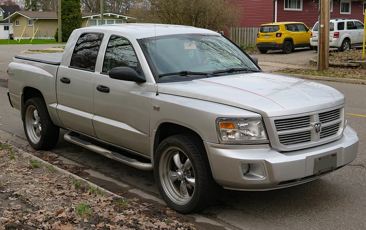 Dodge Dakota: Dodge Dakota: The V8 Midsize Pickup