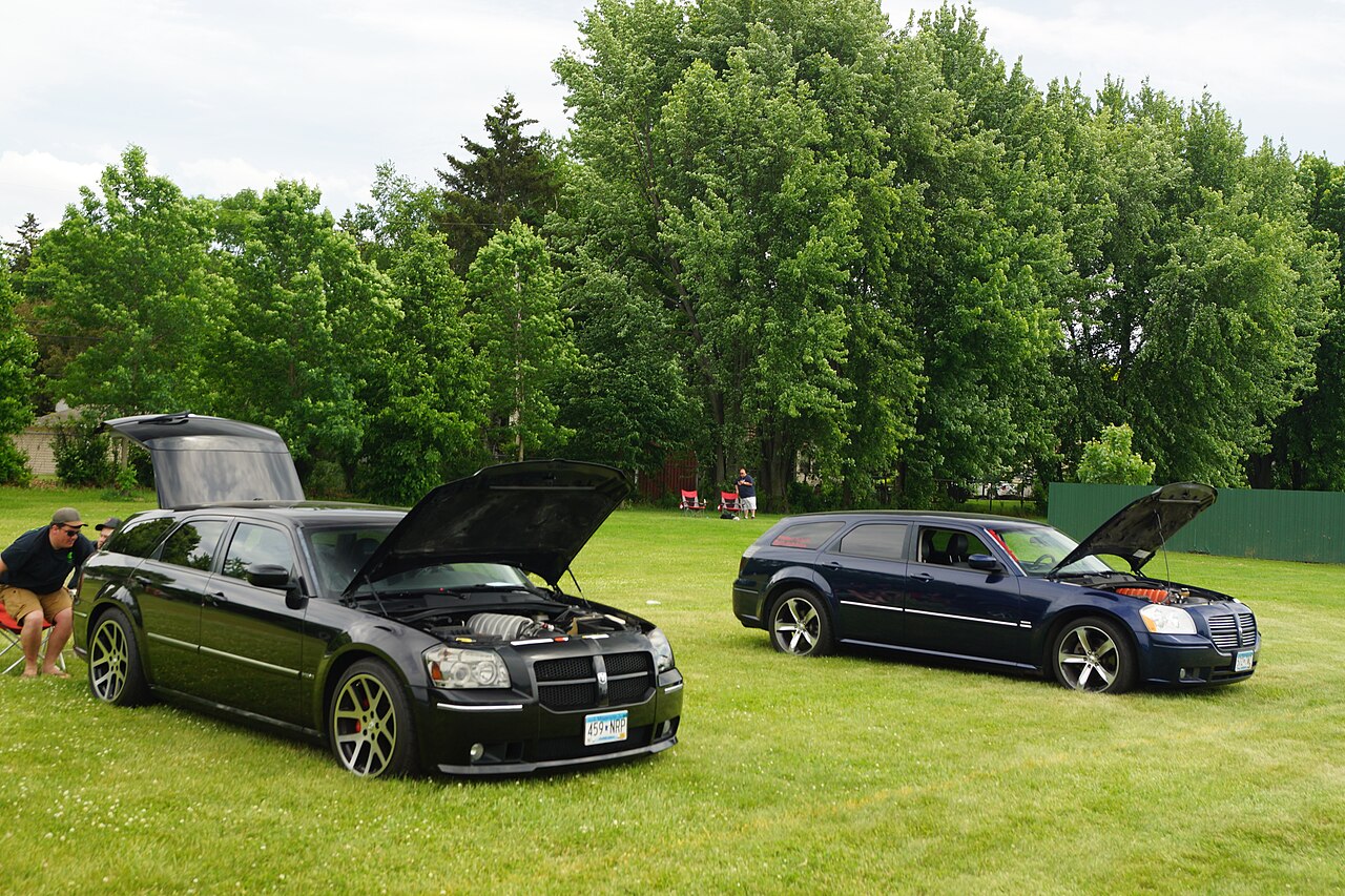 Dodge Magnum: Dodge Magnum: The Muscle Wagon
