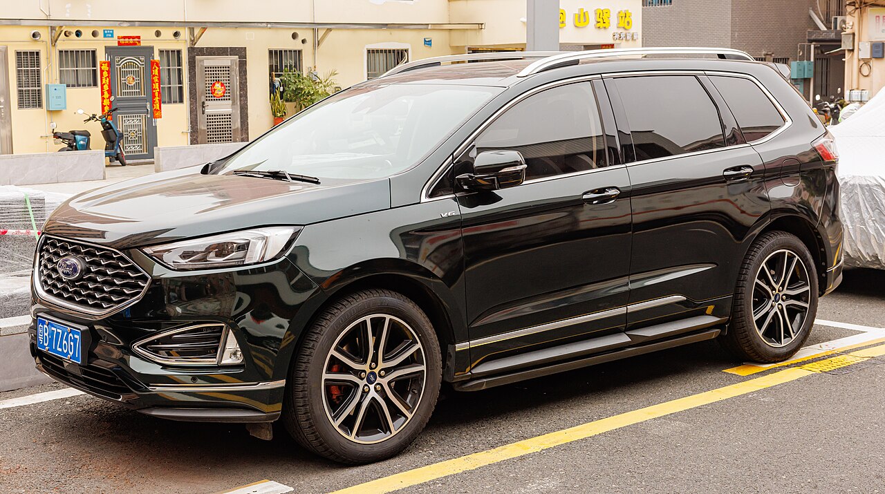 Ford Edge: Ford Edge: The Midsize Two-Row Crossover