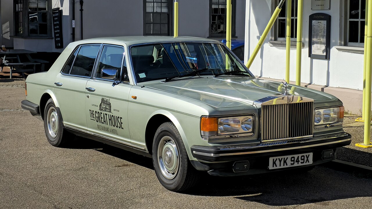 Rolls-Royce Silver Spirit: Rolls-Royce Silver Spirit: The 1980s Luxury Saloon